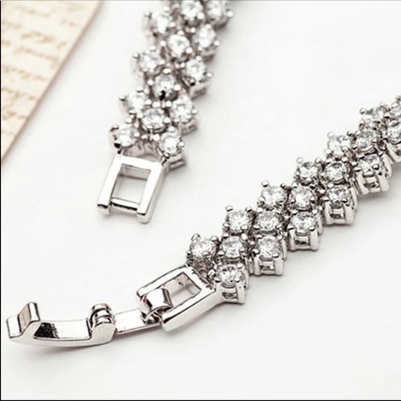 Beautiful Australian Cubic Zirconia Bracelet - Picture 3 of 5